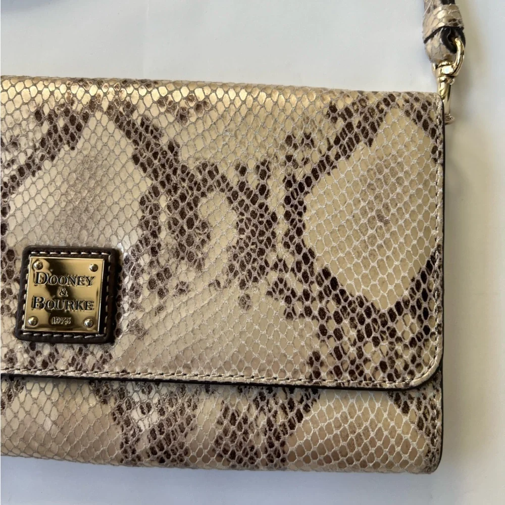 Dooney & Bourke Embossed snakeskin crossbody clutch handbag purse convertible